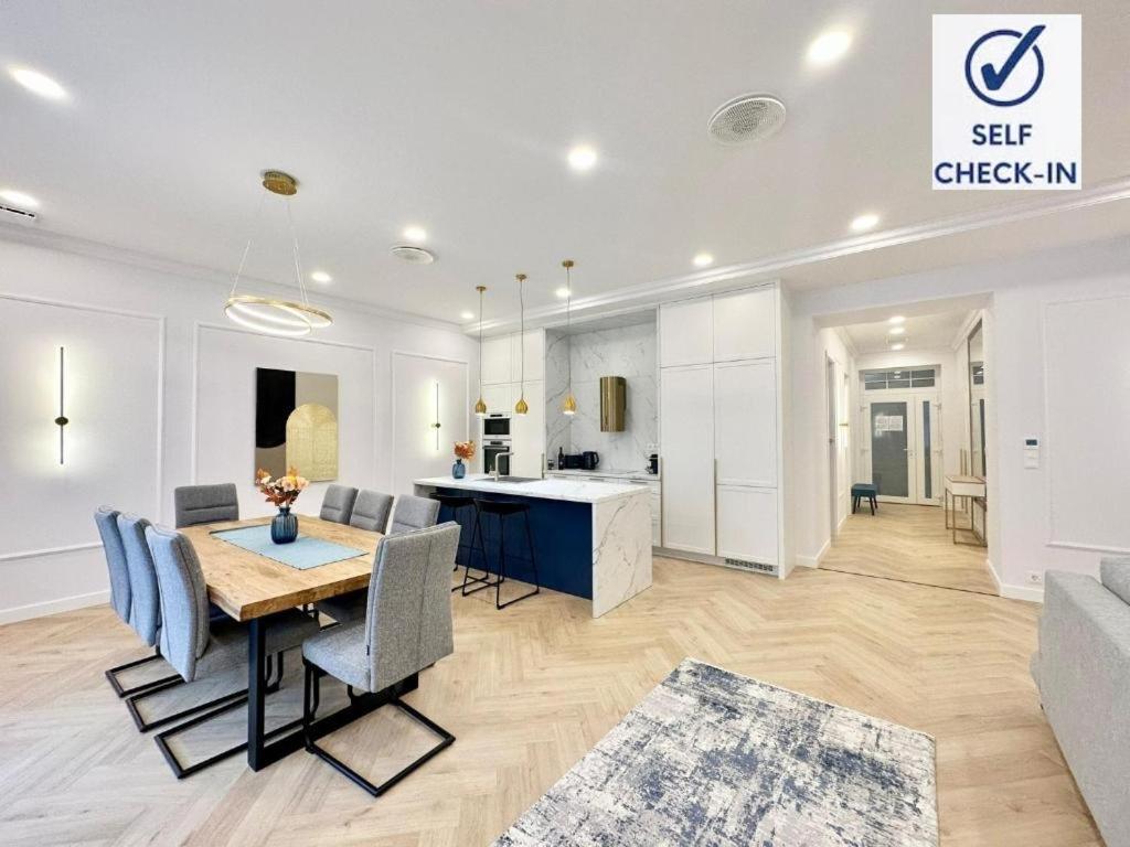 Buda Apartment *
